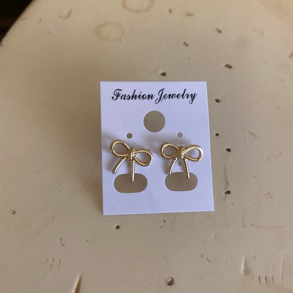 Gold Bow tie Stud earrings